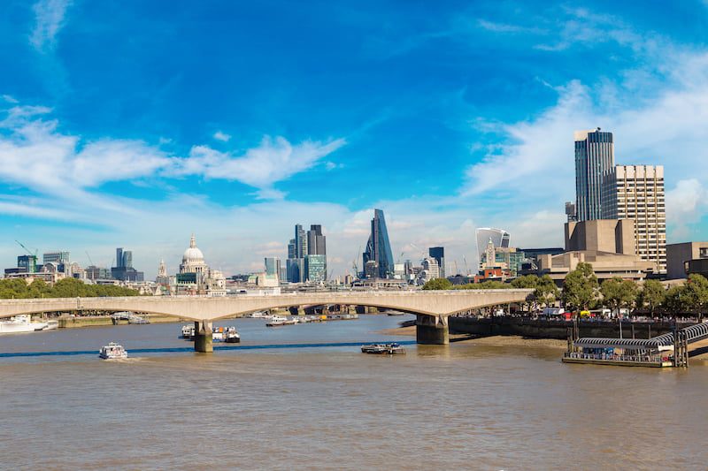 ponte sul fiume acquisto cbd a Waterloo