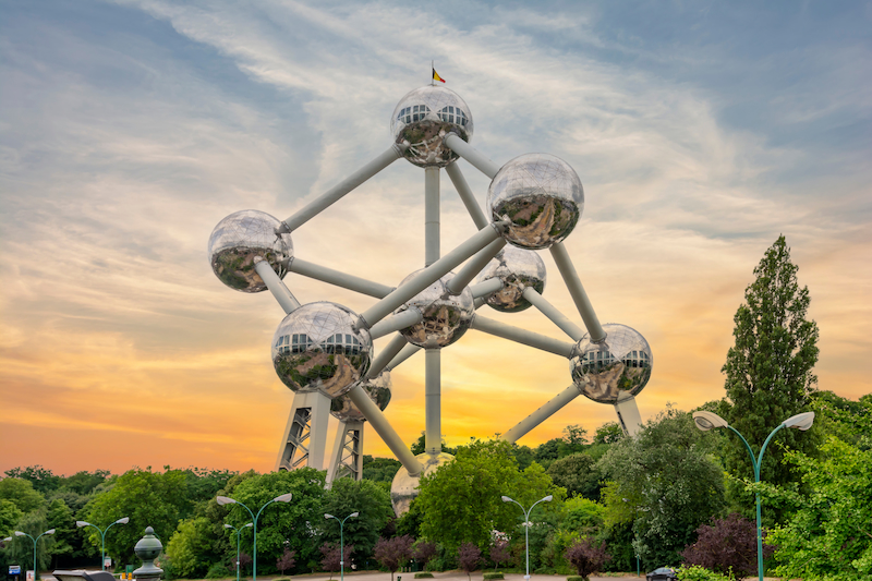 Atomium bruxelles sous le couché de soleil