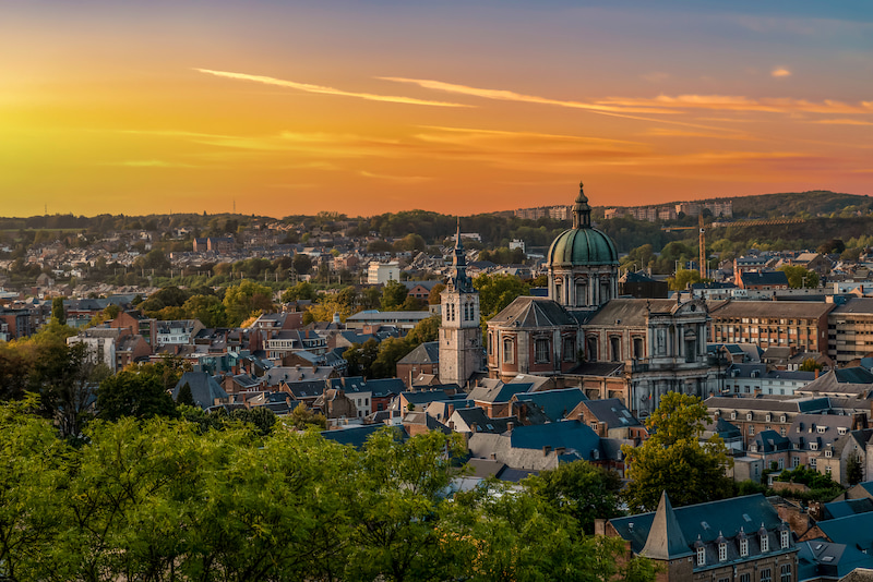 Blick auf Namur bei Sonnenuntergang
