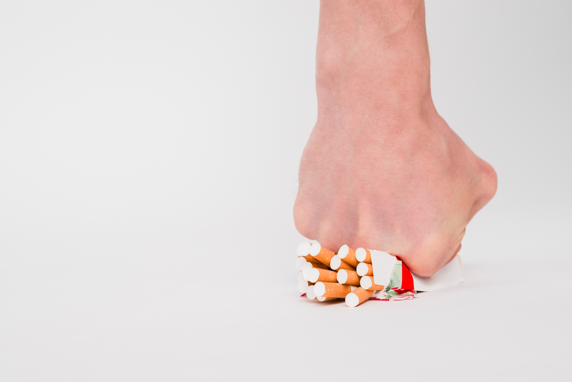 Découvrez comment le CBD peut aider à surmonter la dépendance à la nicotine et faciliter l'arrêt du tabac. Études scientifiques, bienfaits et conseils pratiques pour utiliser le CBD comme alternative naturelle au tabac.